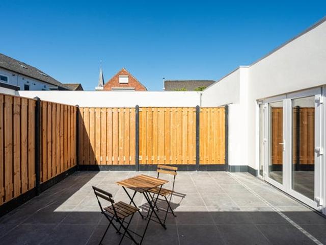 4 bedrooms House Surface Area: 122m2 Furnished
