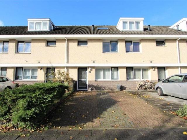 4 bedrooms House Surface Area: 125m2 Unfurnished