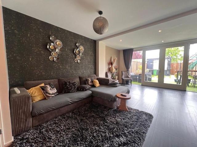 4 bedrooms House Surface Area: 131m2 Unfurnished