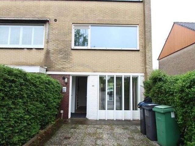 4 bedrooms House Surface Area: 140m2 Unfurnished