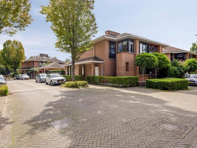 4 bedrooms House Surface Area: 150m2 Unfurnished