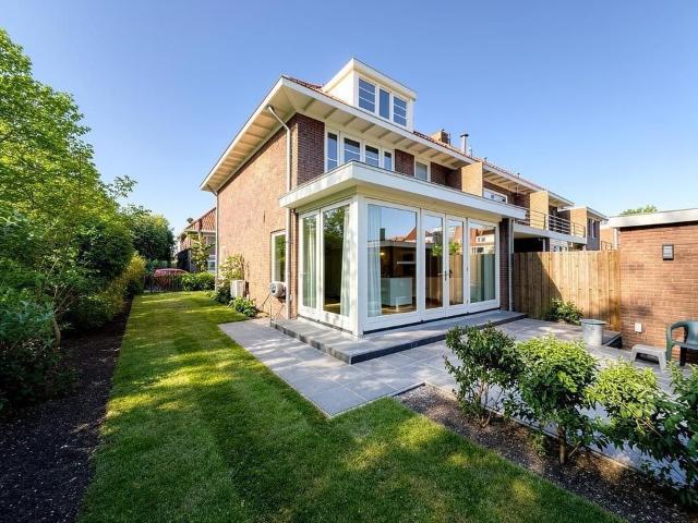 4 bedrooms House Surface Area: 160m2 Unfurnished