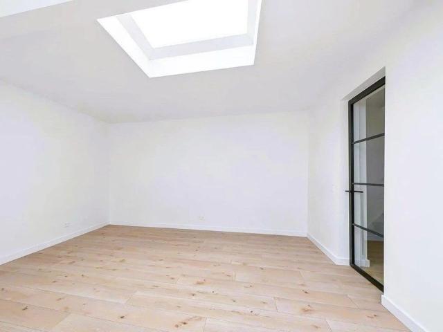 4 bedrooms House Surface Area: 194m2 Unfurnished