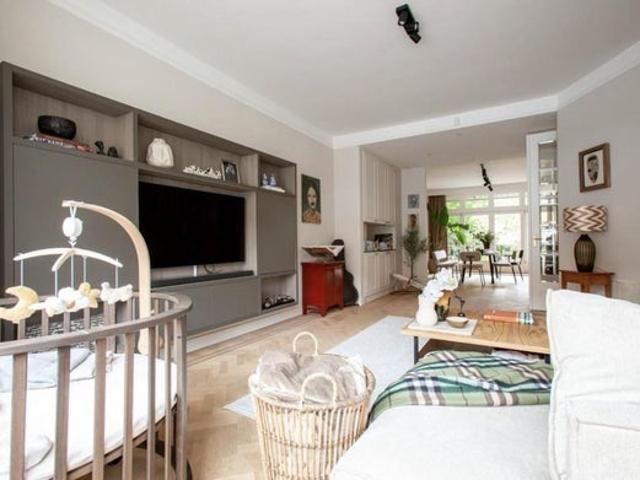 4 bedrooms House Surface Area: 200m2 Furnished
