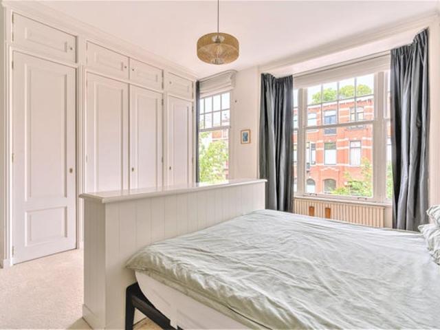 4 bedrooms House Surface Area: 215m2 Furnished