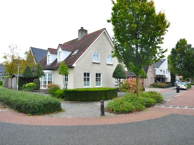 4 bedrooms House Surface Area: 225m2 Unfurnished Available from: 2026 08 01
