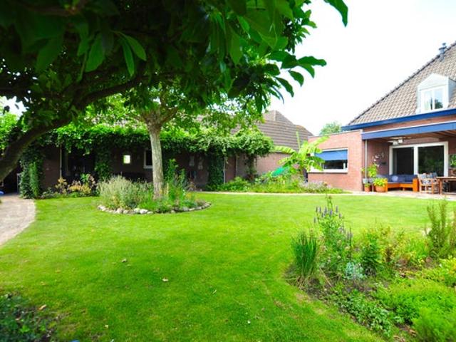 4 bedrooms House Surface Area: 306m2 Furnished Available from: 2026 10 15