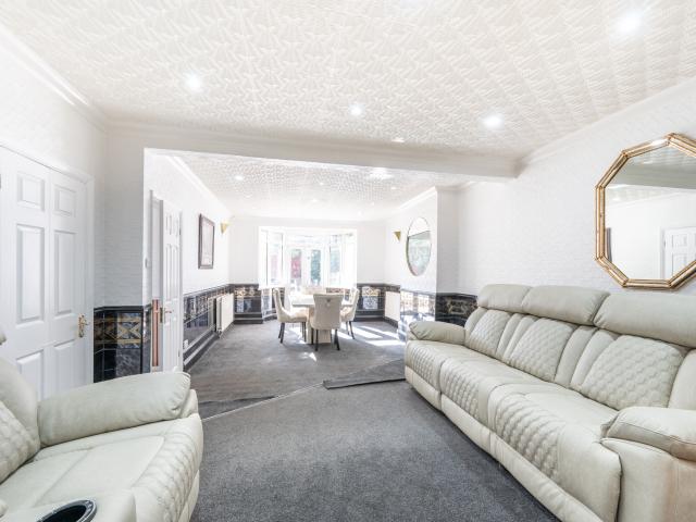 4 Bedrooms House semi detached for Rent in Cairnfield Avenue | Foxtons