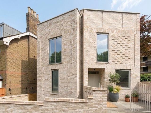 4 Bedrooms House semi detached for Rent in Blythwood Road, N4 | Foxtons