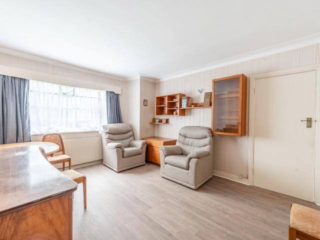 4 Bedrooms House semi detached for Rent in Green Verges, Stanmore | Foxtons