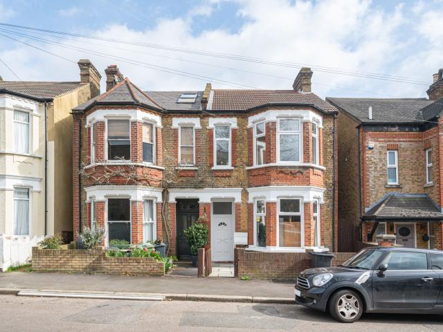 4 Bedrooms House semi detached for Rent in Hainthorpe Road | Foxtons