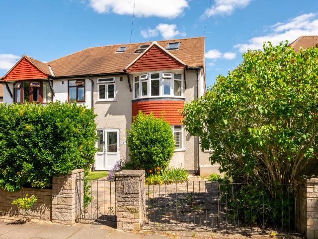 4 Bedrooms House semi detached for Rent in Monkleigh Road | Foxtons