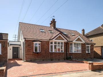 4 Bedrooms House semi detached for Rent in Norwood Drive | Foxtons