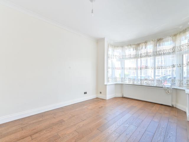 4 Bedrooms House semi detached for Rent in Swinderby Road, HA0 | Foxtons