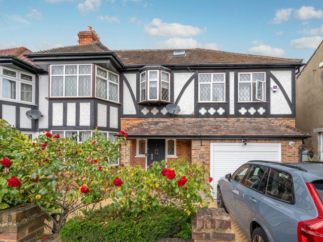 4 Bedrooms House semi detached for Rent in Queens Road, SM4 | Foxtons