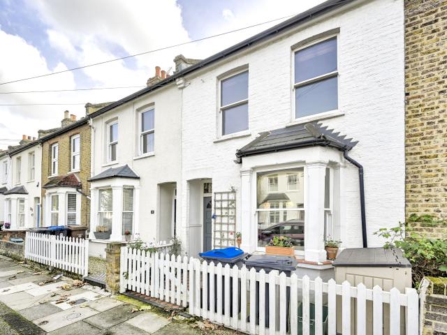 4 Bedrooms House terraced for Rent in Milton Road | Foxtons
