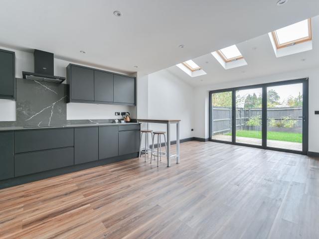 4 Bedrooms House terraced for Rent in Ruston Road | Foxtons