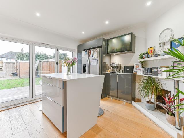 4 Bedrooms House terraced for Rent in Sherwood Park Road | Foxtons