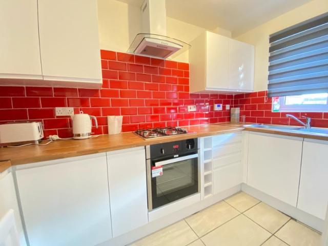 4 Bedrooms House to Rent