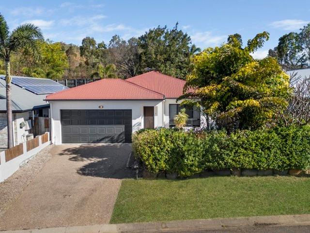 4 BEDROOMS HOUSE WITH A OUTDOOR FIRE PIT AREA IN RIVERSIDE GARDENS AVAILABLE NOW!