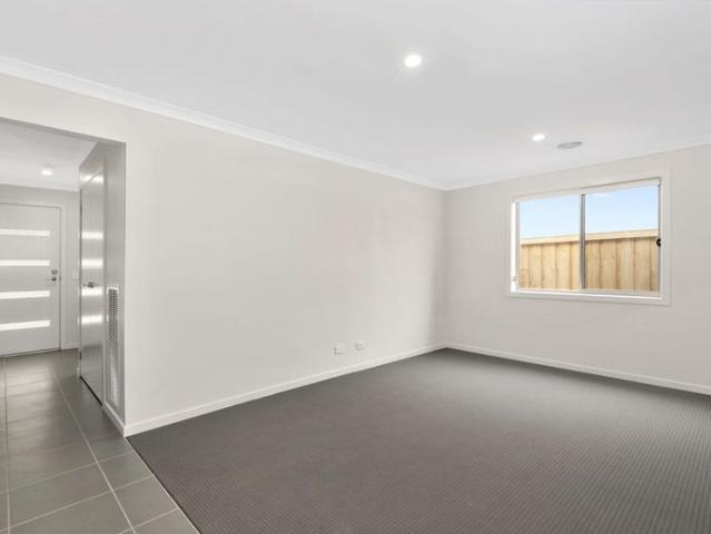 4 BEDROOMS I 2 LIVING AREAS I OPEN LAYOUT In the highly sought after Greenvale Gardens Estate