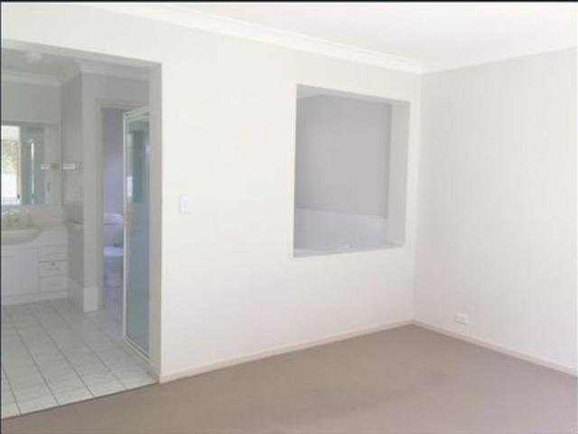 4 bedrooms lowset brick located at 38 Paddington Crescent, Stretton