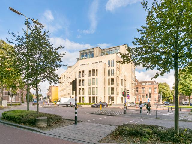 4 bedrooms Penthous Surface Area: 355m2 Furnished Available from: Direct
