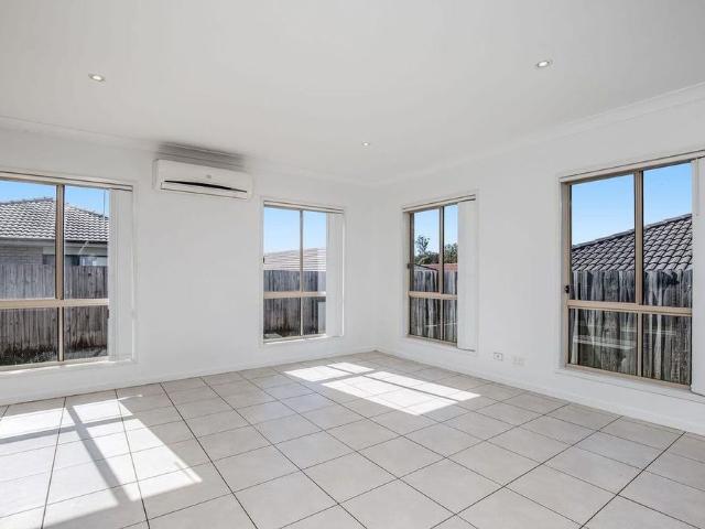 4 Bedrooms Plus Study in Great Location