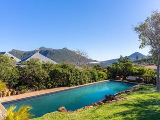 4 bedrooms plus private flatlet with.