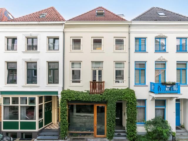 4 bedrooms Surface Area: 133m2 Furnished