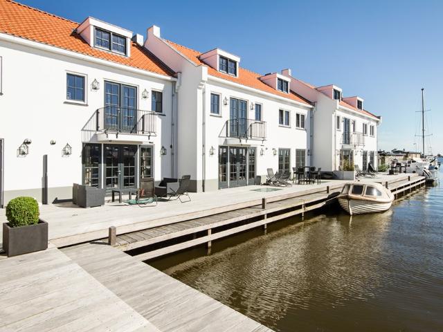4 bedrooms Surface Area: 150m2 Furnished