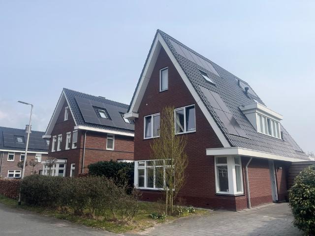 4 bedrooms Surface Area: 170m2 Furnished