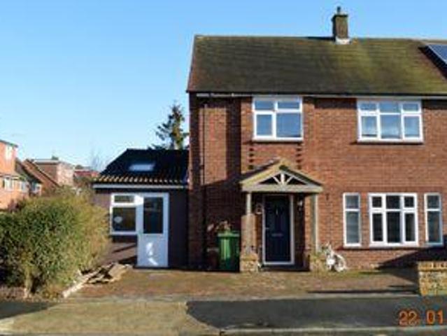 4 Bedrooms Semi detached house for rent in Petworth Gardens, Uxbridge UB10