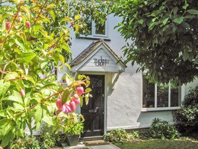 4 Bedrooms Semi detached house for sale in Andrews Road, Southwater, West Sussex RH13