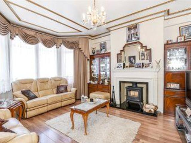 4 Bedrooms Semi detached house for sale in Fords Grove, Winchmore Hill, London N21
