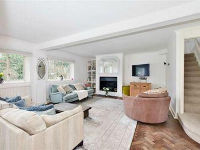 4 Bedrooms Semi detached house for sale in Fircroft Court, Gerrards Cross Road, Stoke Poges SL2