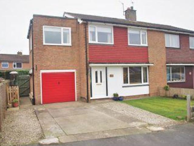 4 Bedrooms Semi detached house for sale in Helmsley Way, Romanby, Northallerton DL7