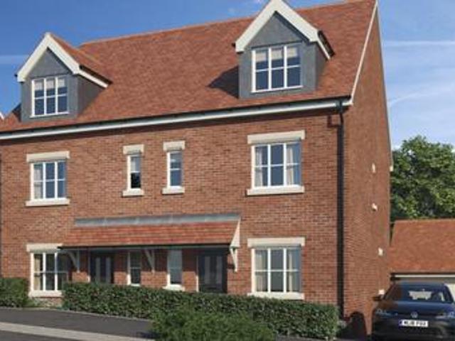 4 Bedrooms Semi detached house for sale in Maple Fields, Gilbert White Way, Alton, Hampshire GU34