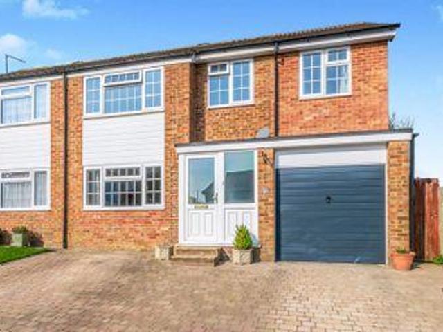 4 Bedrooms Semi detached house for sale in Marle Avenue, Burgess Hill RH15