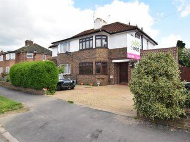 4 Bedrooms Semi detached house for sale in Southlands Avenue, Horley, Surrey RH6