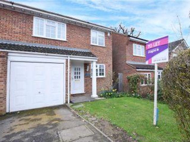 4 Bedrooms Semi detached house for sale in The Squirrels, Bushey, Hertfordshire WD23