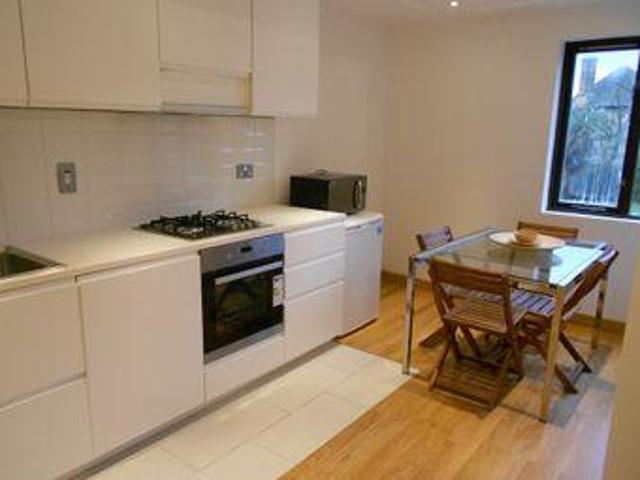 4 Bedrooms Terraced house for rent in Manchester Road, London. E14, London