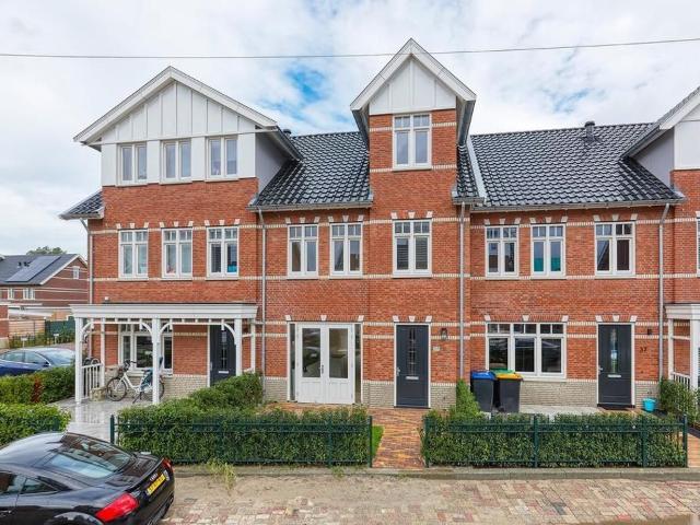 4 bedrooms Terraced House Surface Area: 155m2