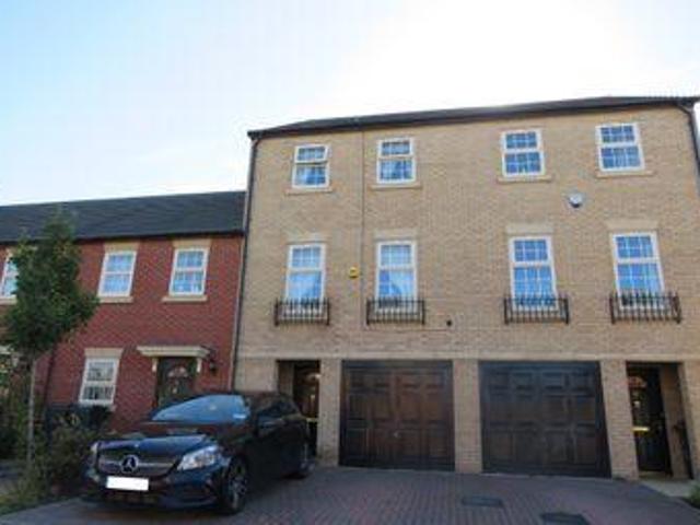 4 Bedrooms Town house for sale in Wade Close, Grimethorpe, Barnsley S72