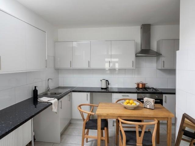 4 Bedrooms Whole Property Available In E7