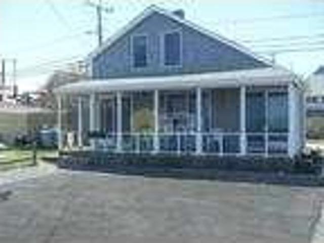 4 Bedrooms 1 bath cottage in Plymouth