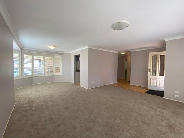 4 Bedrooms 2 Bathrooms Pool Close to Beaches