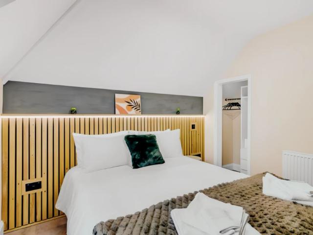 4 Bedrooms 2 Bathrooms
