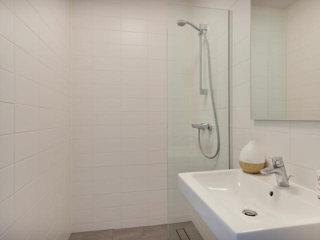 4 bedrooms 2 onder 1 kapwoning Surface Area: 176m2