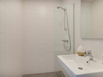 4 bedrooms 2 onder 1 kapwoning Surface Area: 176m2